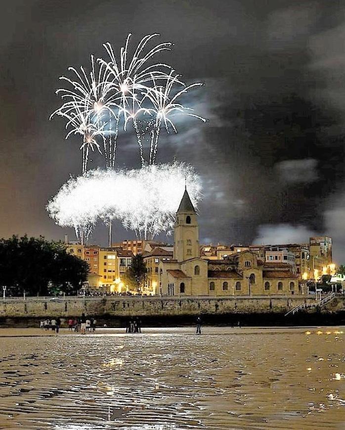 Atico En Cimadevilla Mirando Al Mar Gijón Eksteriør billede